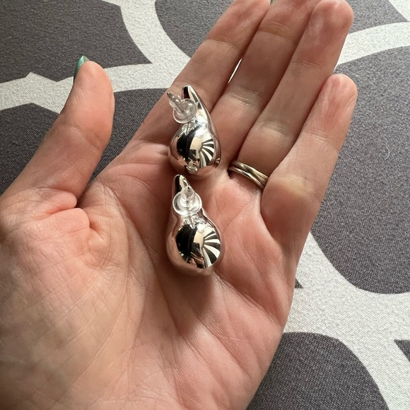 Tear drop earrings - Picture 2 of 3